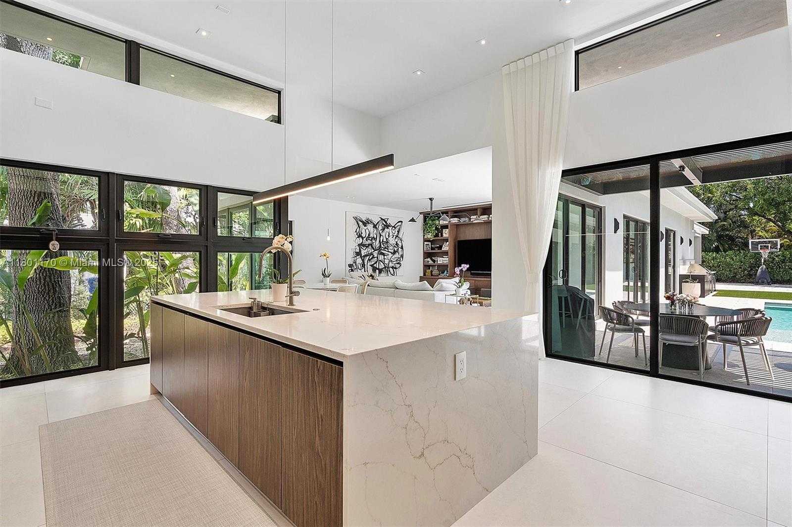 Small Image of 4151 GATE LN, Miami Number 8