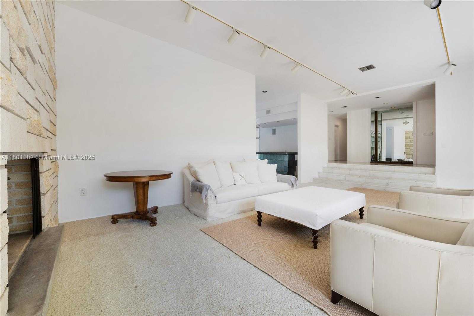 Small Image of 9000 SCHOOL HOUSE RD, Coral Gables Number 11