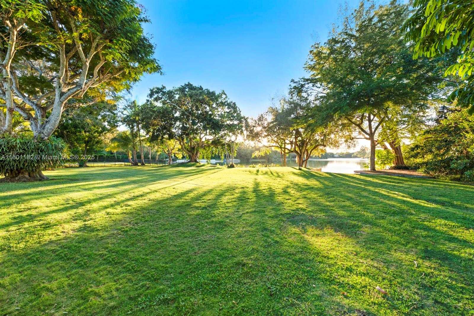 Small Image of 9000 SCHOOL HOUSE RD, Coral Gables Number 2