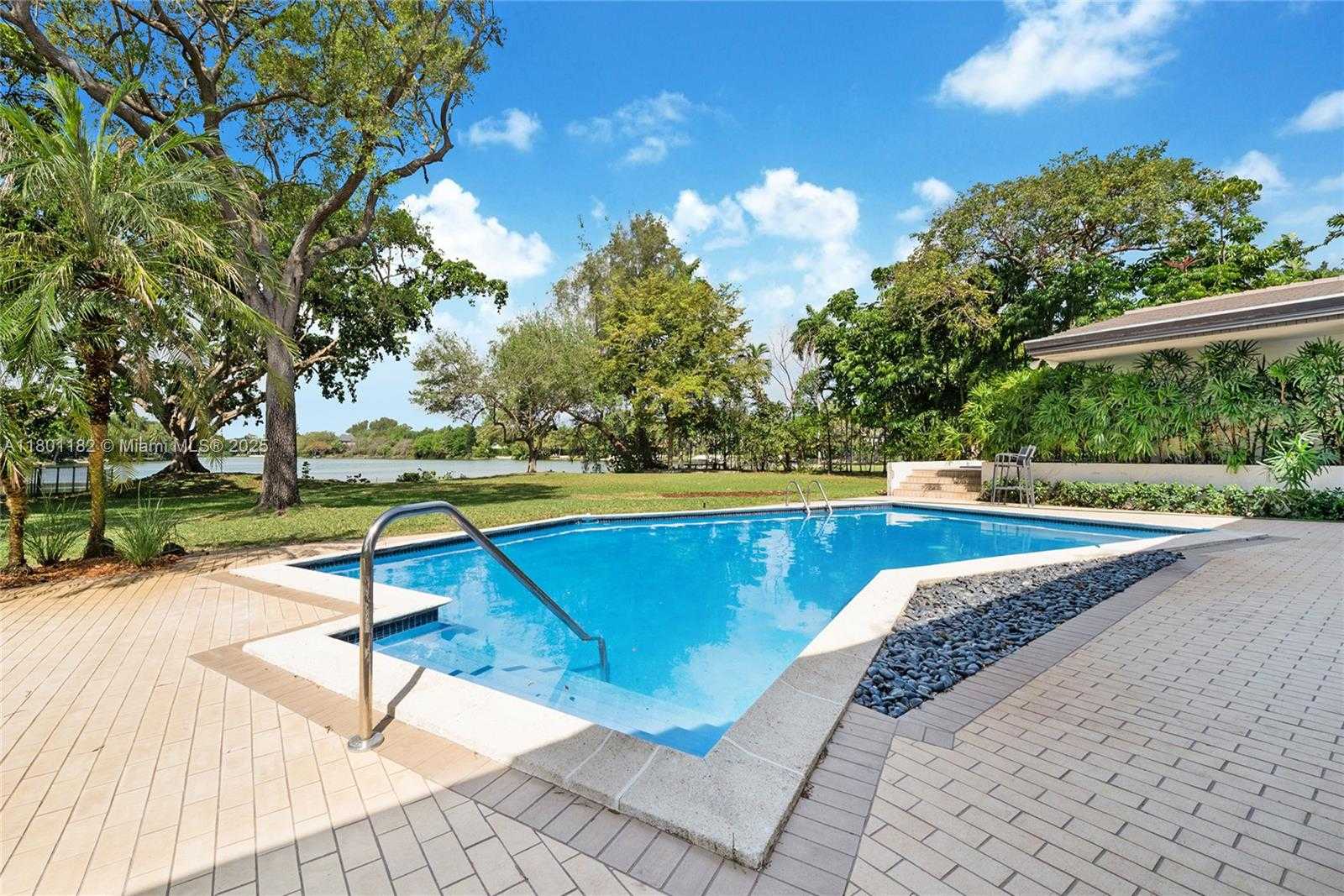 Small Image of 9000 SCHOOL HOUSE RD, Coral Gables Number 20