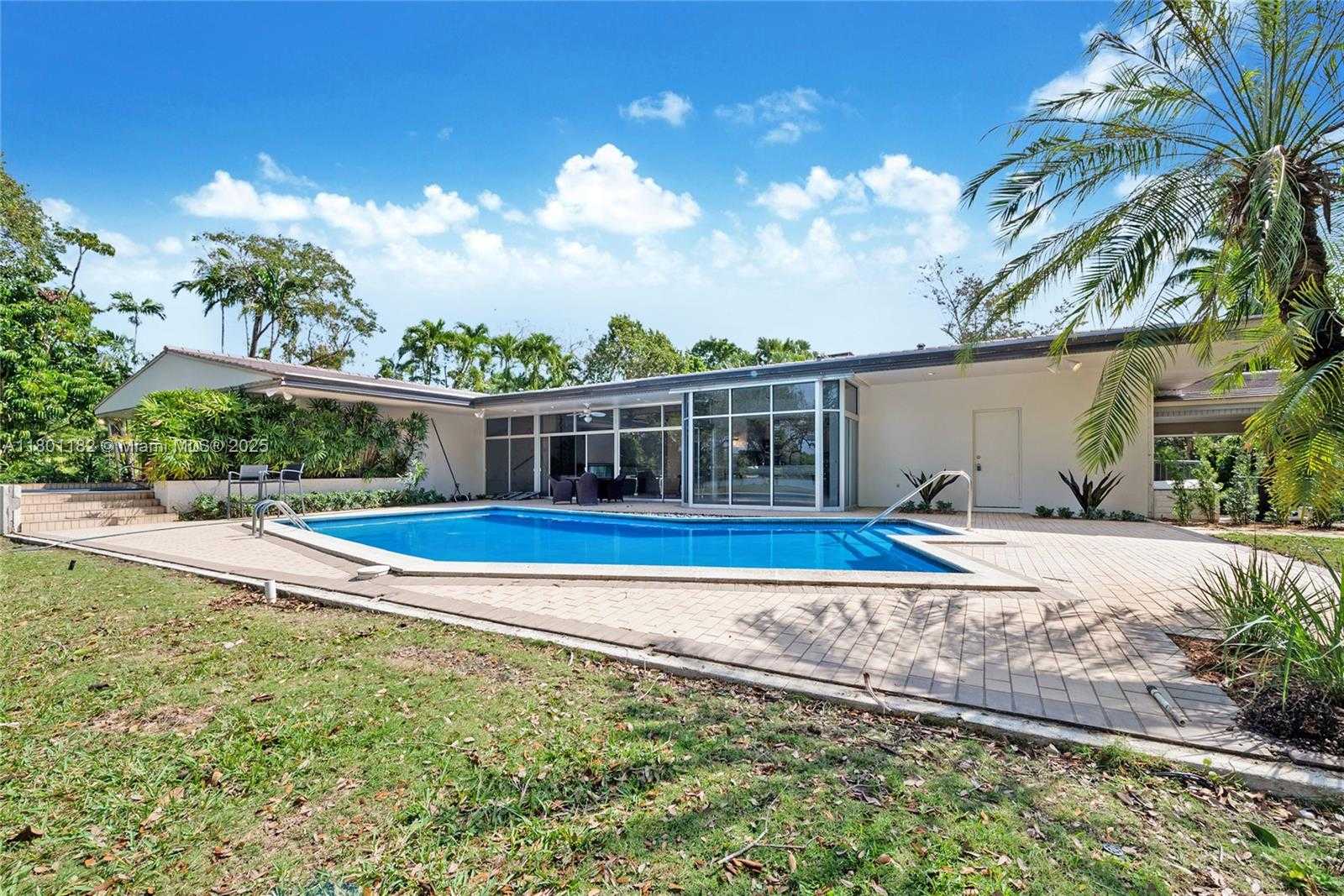Small Image of 9000 SCHOOL HOUSE RD, Coral Gables Number 23