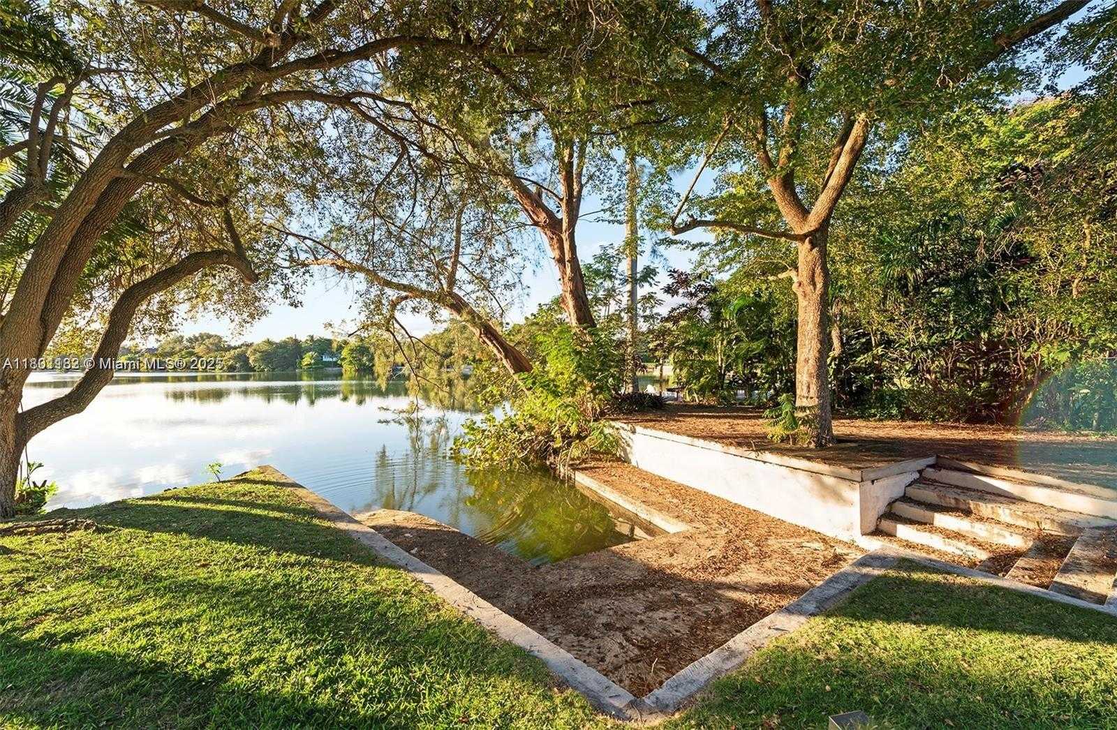Small Image of 9000 SCHOOL HOUSE RD, Coral Gables Number 25