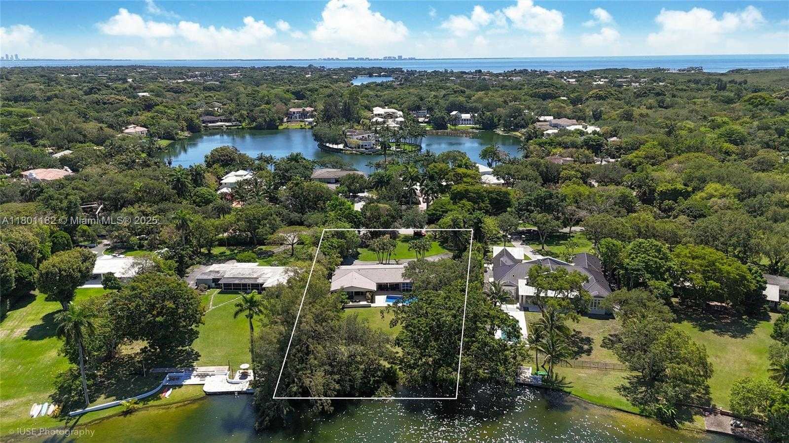 Small Image of 9000 SCHOOL HOUSE RD, Coral Gables Number 4