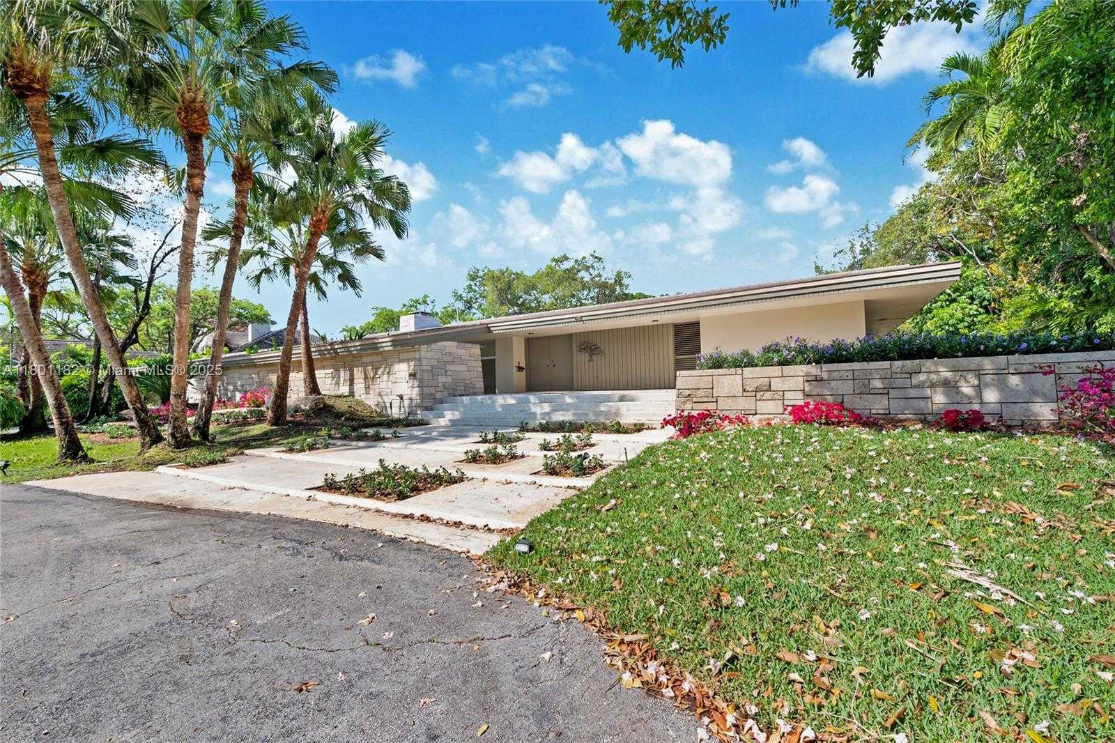 Small Image of 9000 SCHOOL HOUSE RD, Coral Gables Number 8