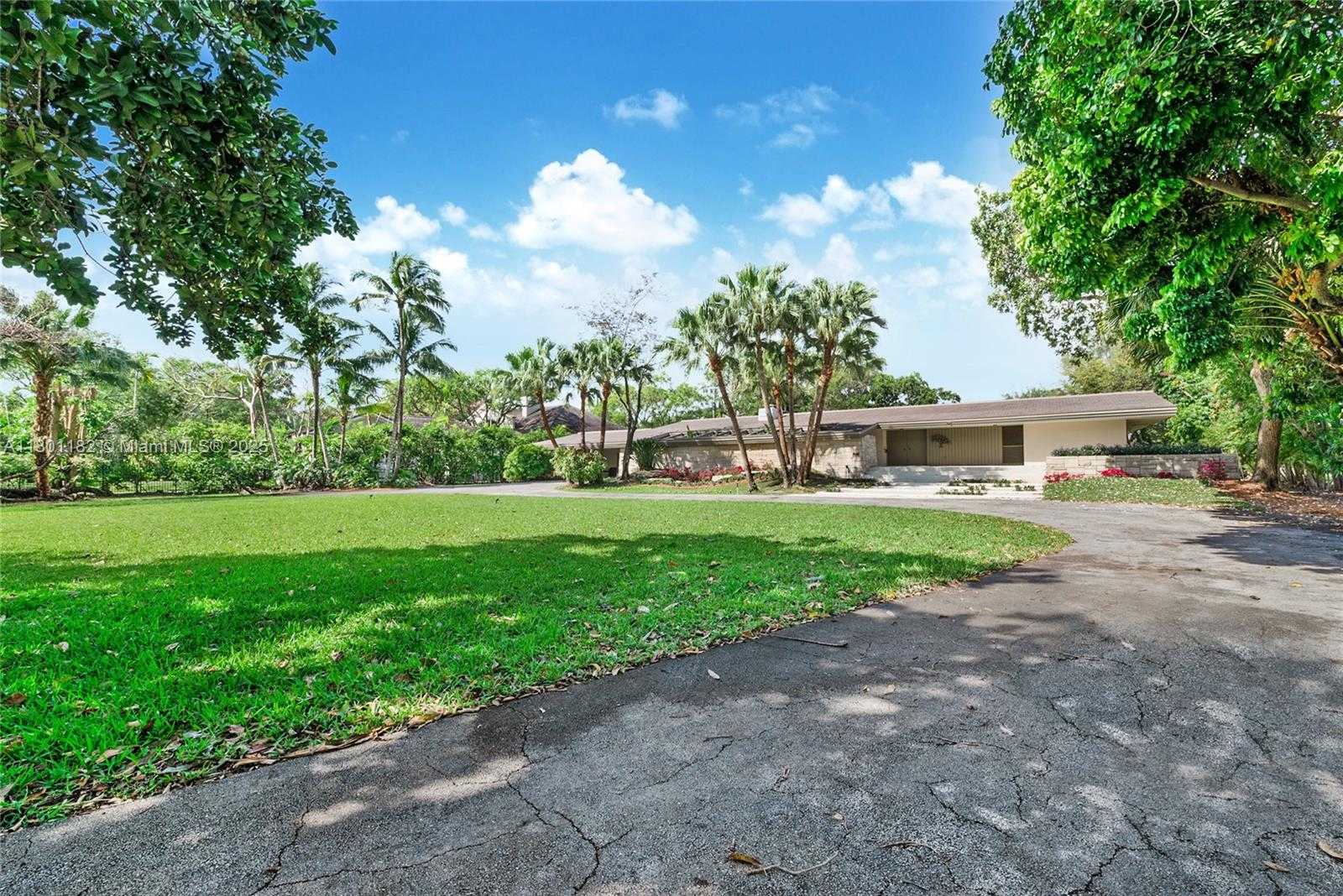 Small Image of 9000 SCHOOL HOUSE RD, Coral Gables Number 9