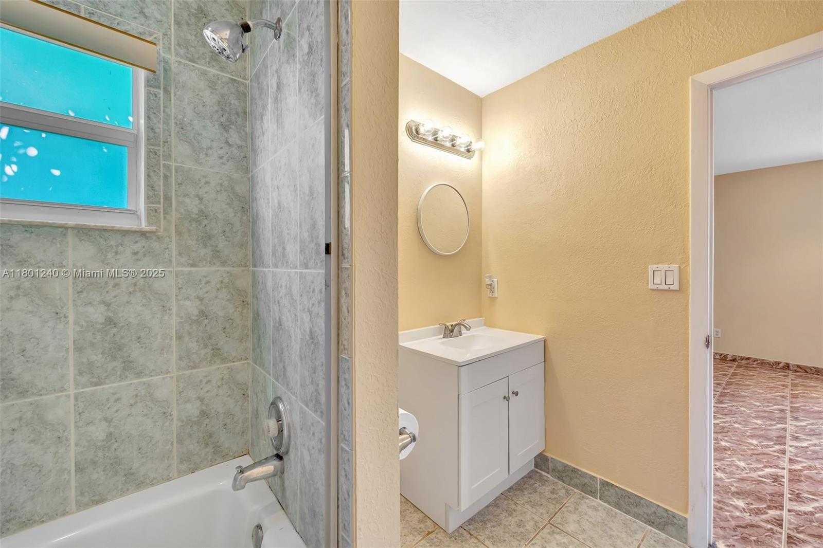 Small Image of 20707 SOUTH WEST 240TH ST, Homestead Number 13