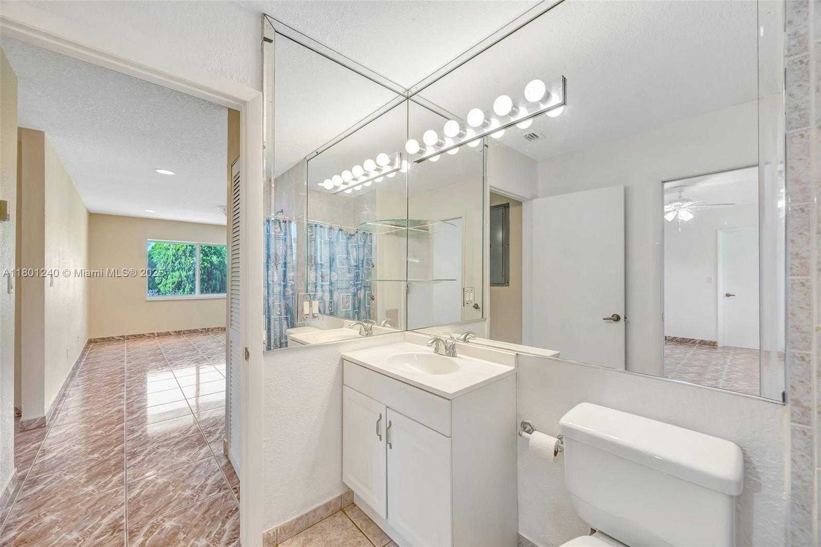 Small Image of 20707 SOUTH WEST 240TH ST, Homestead Number 16