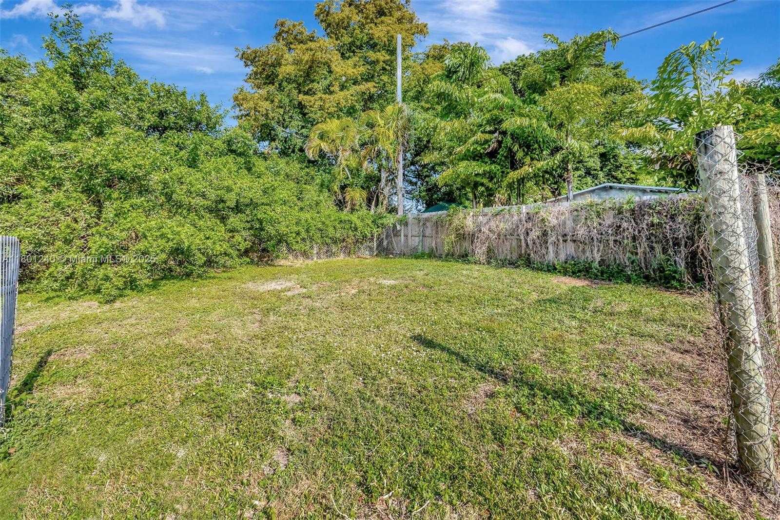Small Image of 20707 SOUTH WEST 240TH ST, Homestead Number 19