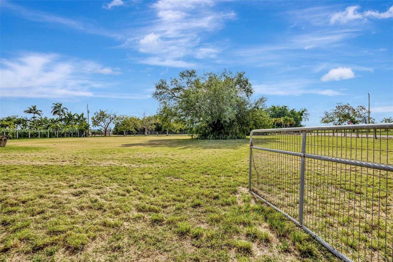 Small Image of 20707 SOUTH WEST 240TH ST, Homestead Number 23