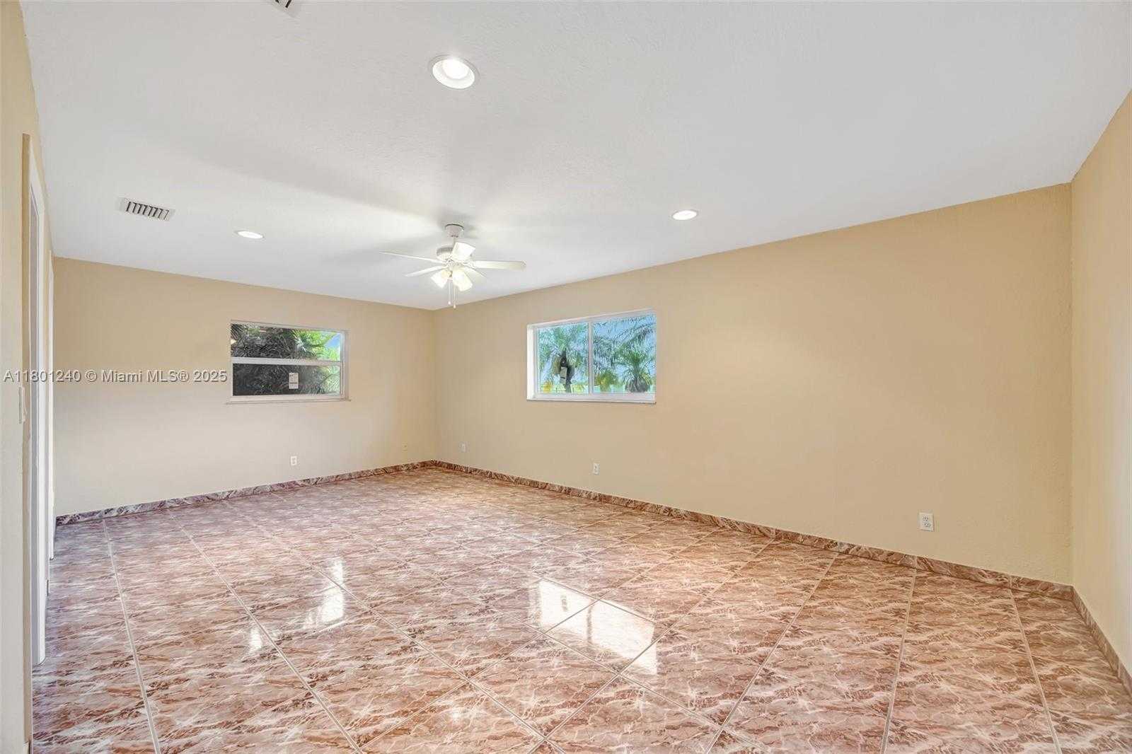 Small Image of 20707 SOUTH WEST 240TH ST, Homestead Number 9
