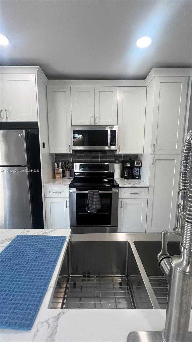 Small Image of 1401 NORTH EAST 14TH CT, Fort Lauderdale Number 8