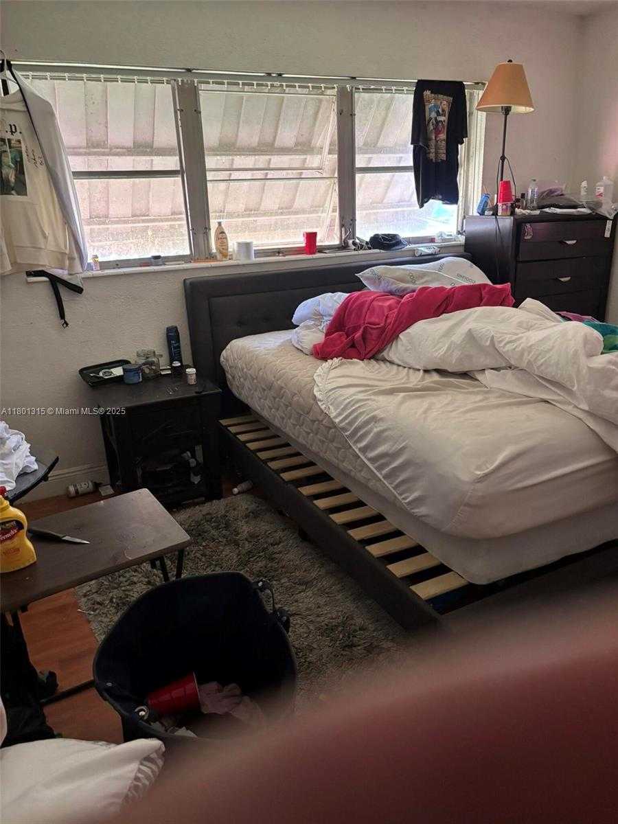 Small Image of 7612 PLANTATION BLVD, Miramar Number 3