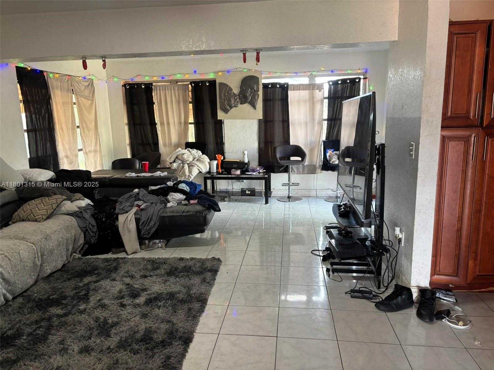 Small Image of 7612 PLANTATION BLVD, Miramar Number 4
