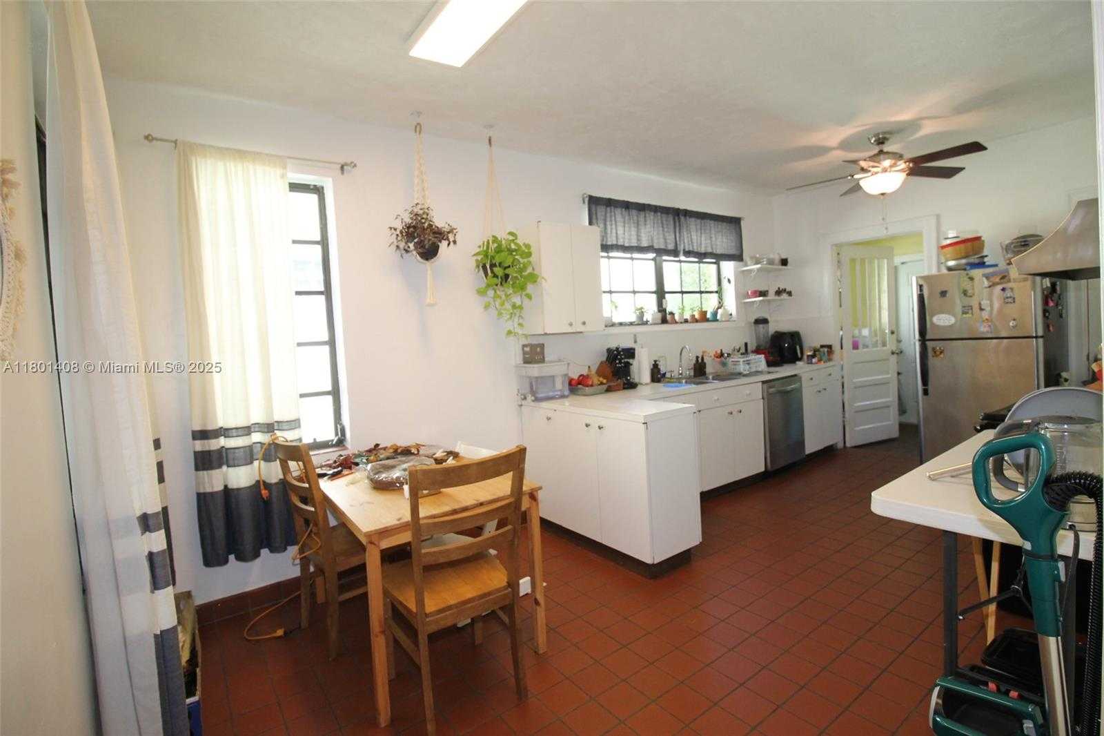 Small Image of 817 LORCA ST, Coral Gables Number 13