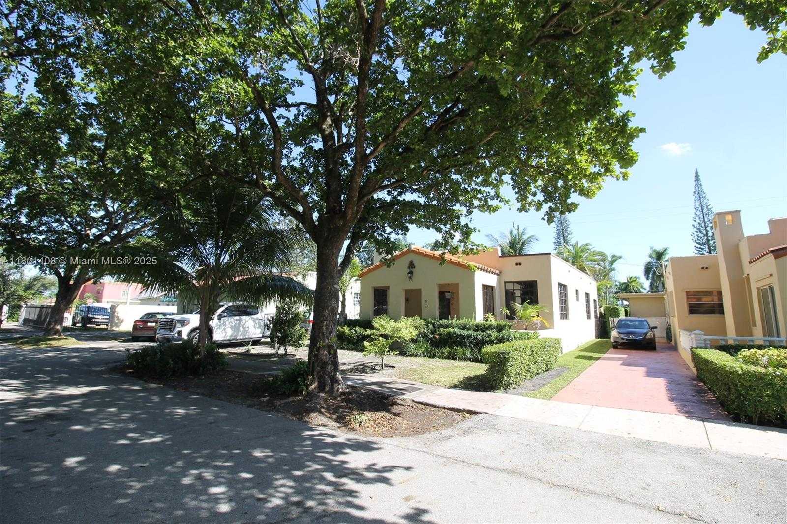 Small Image of 817 LORCA ST, Coral Gables Number 2