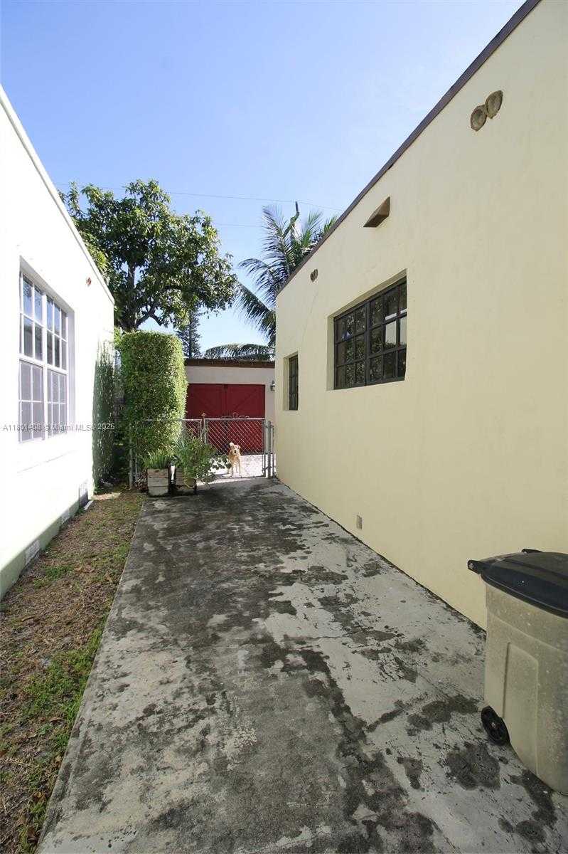 Small Image of 817 LORCA ST, Coral Gables Number 25