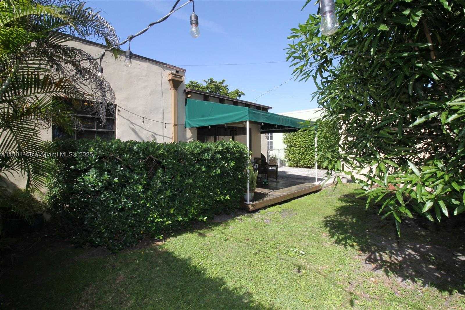 Small Image of 817 LORCA ST, Coral Gables Number 29