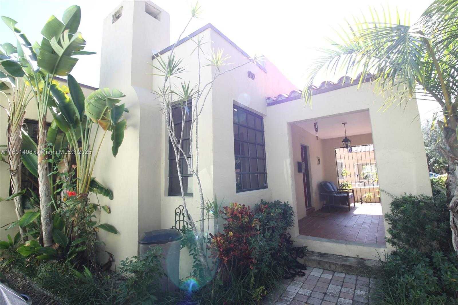 Small Image of 817 LORCA ST, Coral Gables Number 3