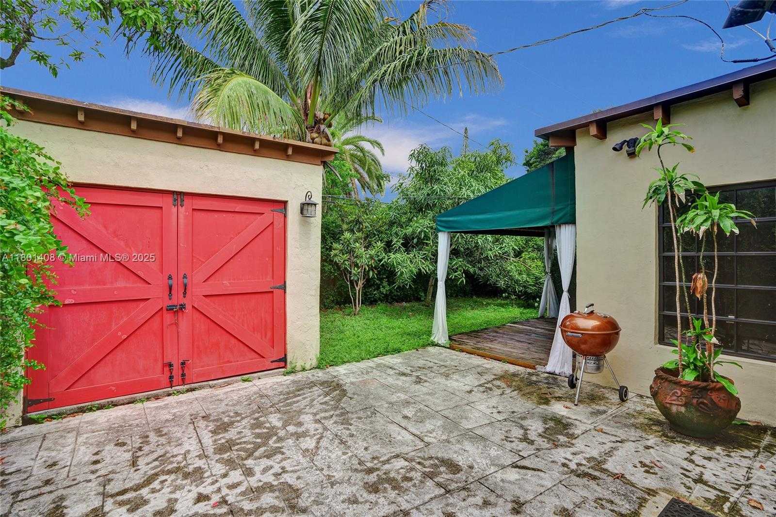 Small Image of 817 LORCA ST, Coral Gables Number 32