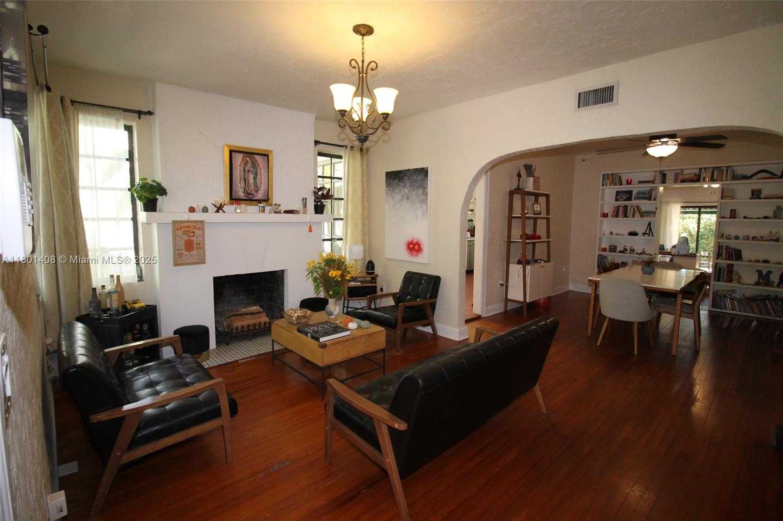 Small Image of 817 LORCA ST, Coral Gables Number 4
