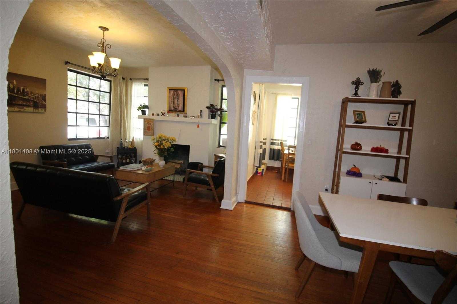Small Image of 817 LORCA ST, Coral Gables Number 7