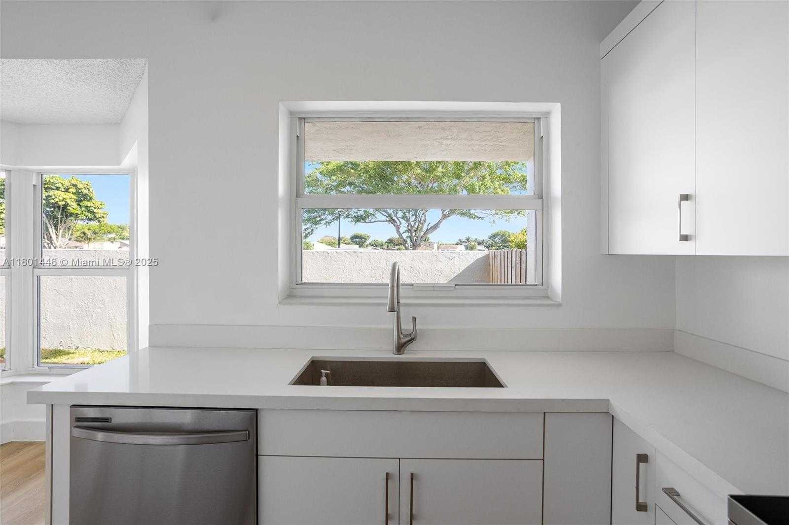 Small Image of 8501 NORTH WEST 191ST ST, Hialeah Number 11