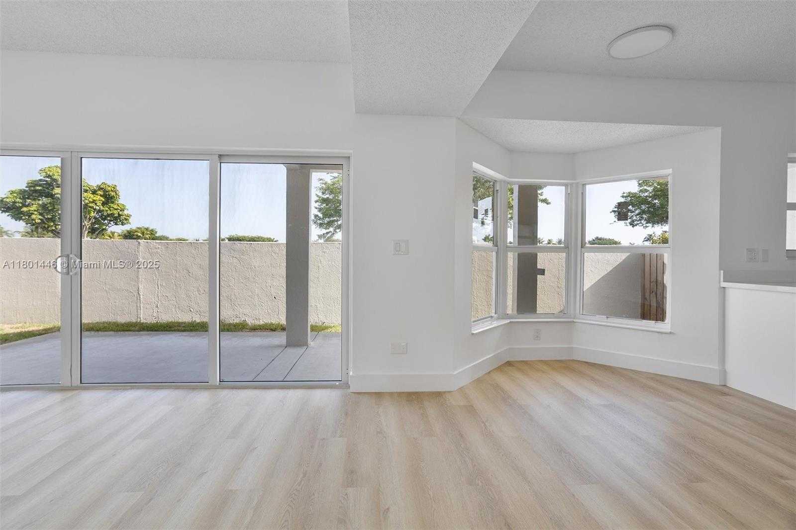 Small Image of 8501 NORTH WEST 191ST ST, Hialeah Number 14