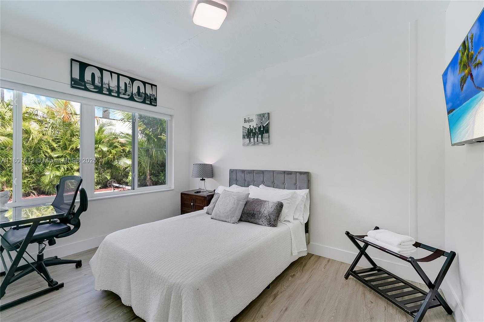 Small Image of 19520 NORTH EAST 19TH AVE, Miami Number 12