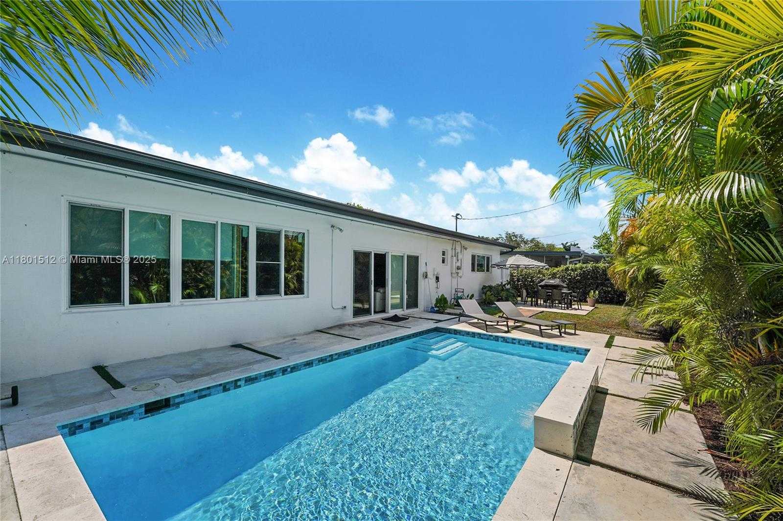 Small Image of 19520 NORTH EAST 19TH AVE, Miami Number 16