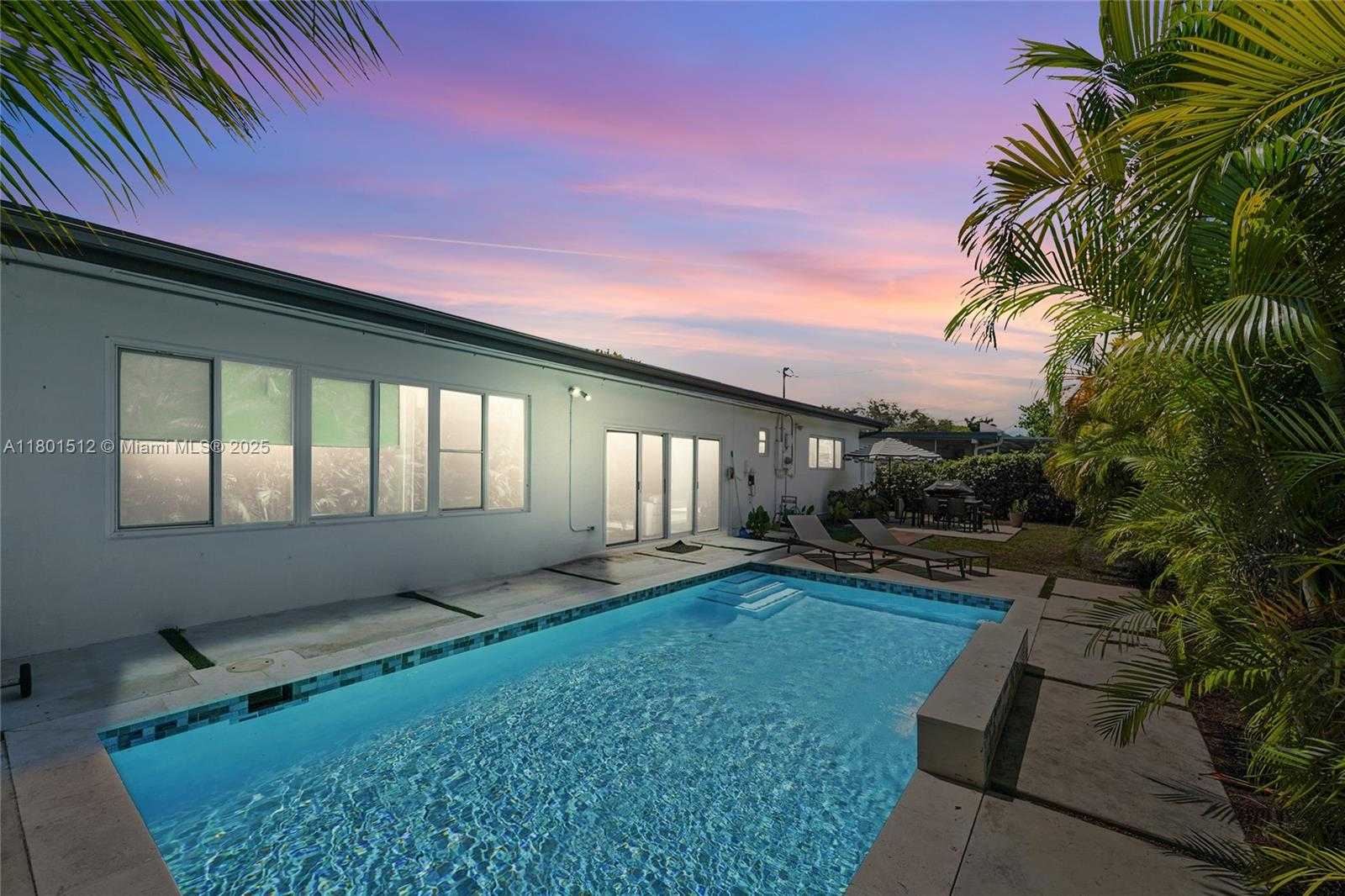 Small Image of 19520 NORTH EAST 19TH AVE, Miami Number 17