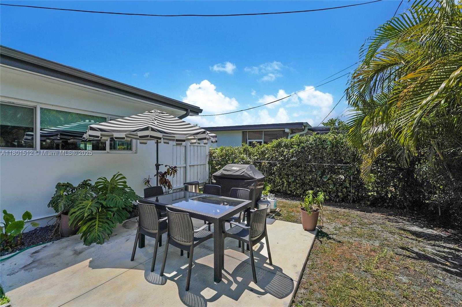 Small Image of 19520 NORTH EAST 19TH AVE, Miami Number 18