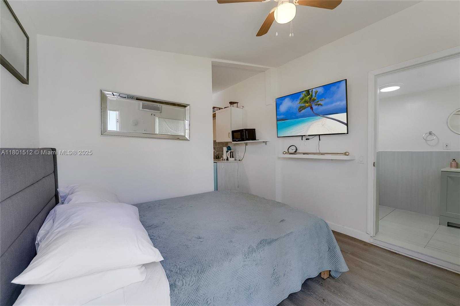 Small Image of 19520 NORTH EAST 19TH AVE, Miami Number 20