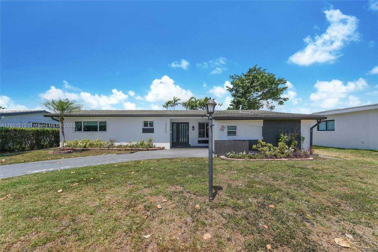 Small Image of 19520 NORTH EAST 19TH AVE, Miami Number 22