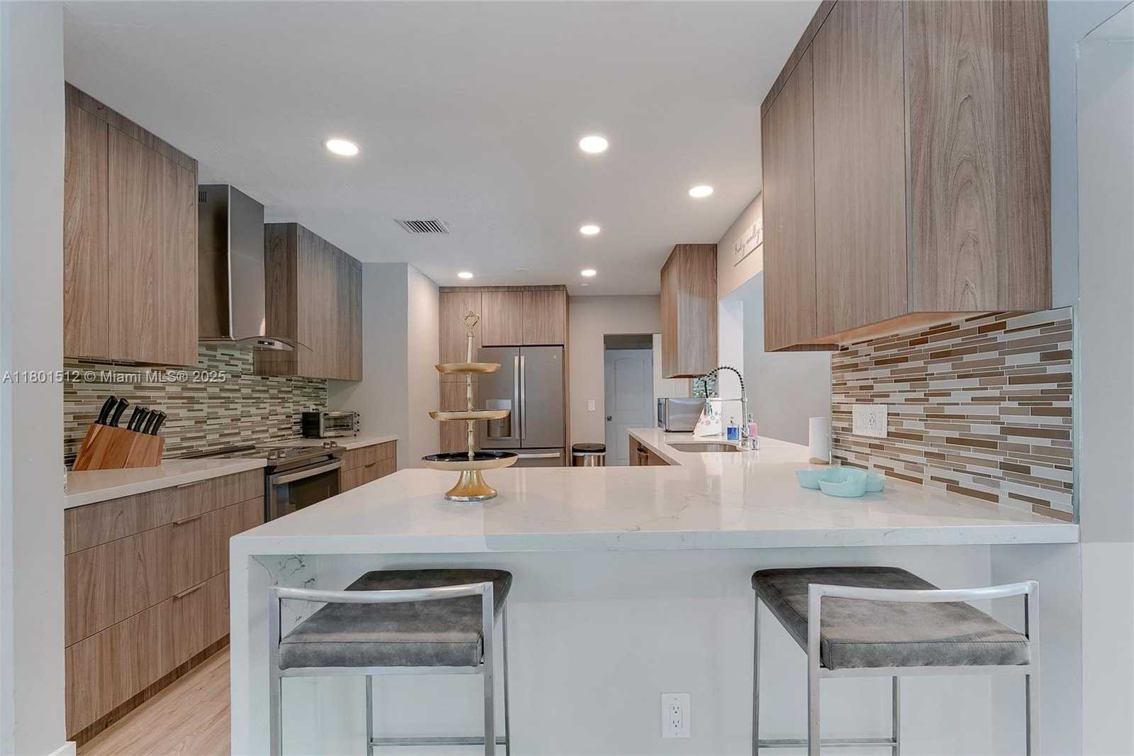 Small Image of 19520 NORTH EAST 19TH AVE, Miami Number 5