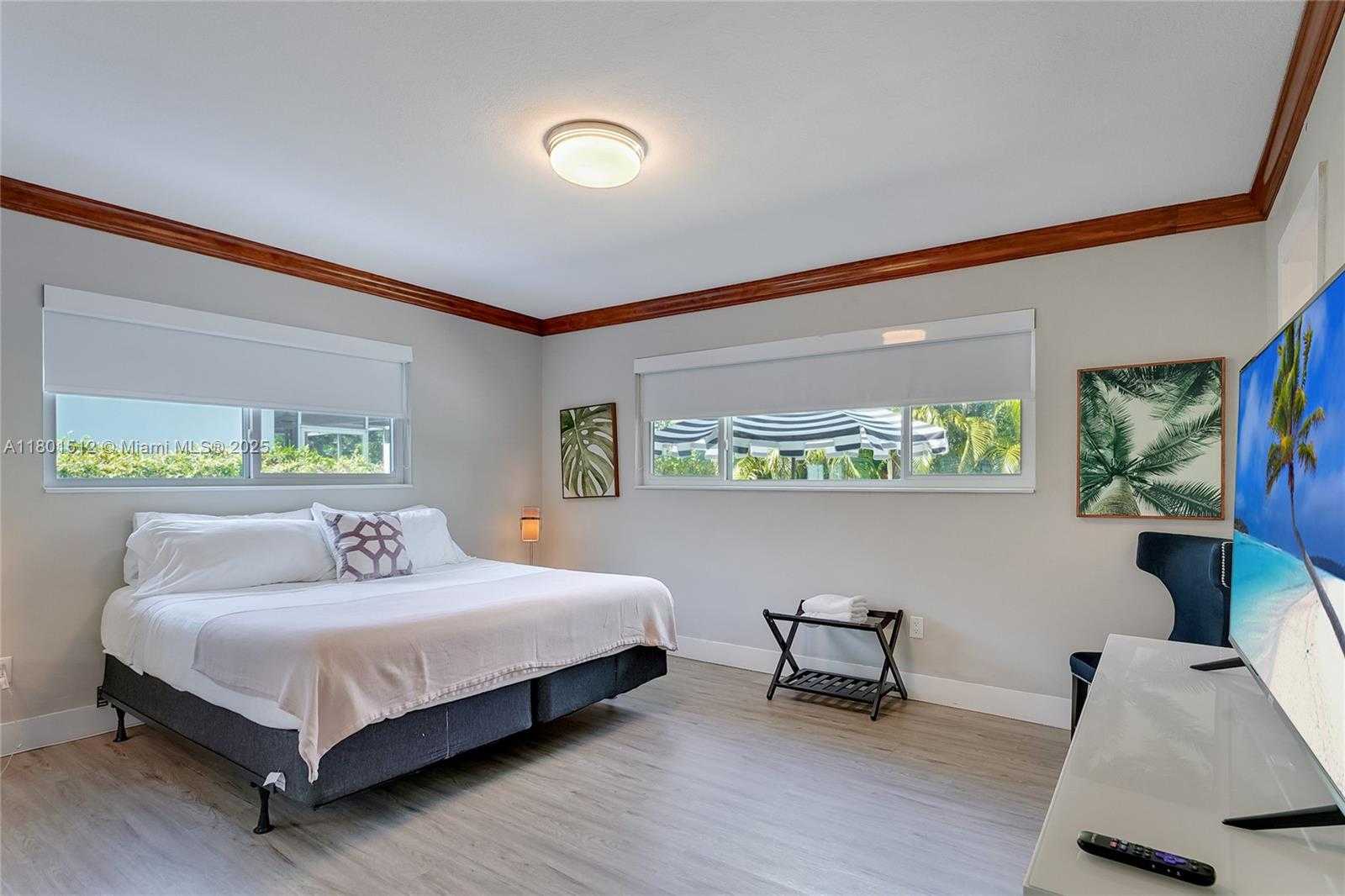 Small Image of 19520 NORTH EAST 19TH AVE, Miami Number 8