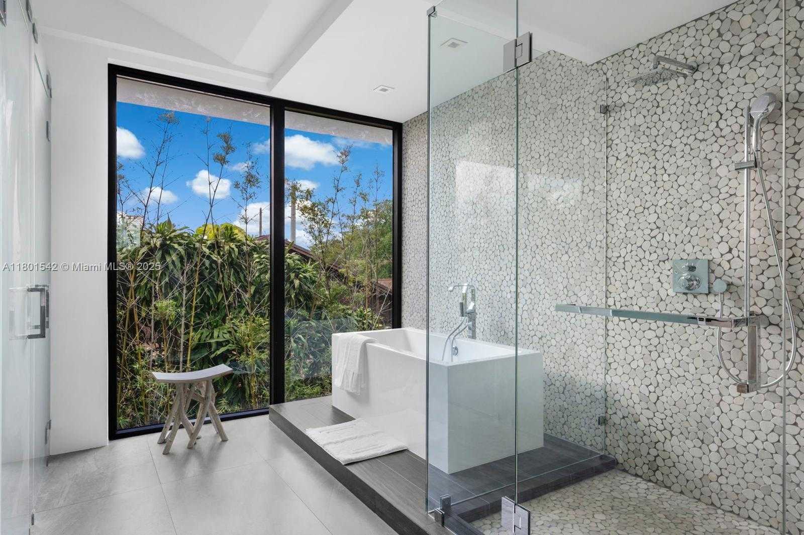Small Image of 521 HOLIDAY DR, Hallandale Beach Number 20