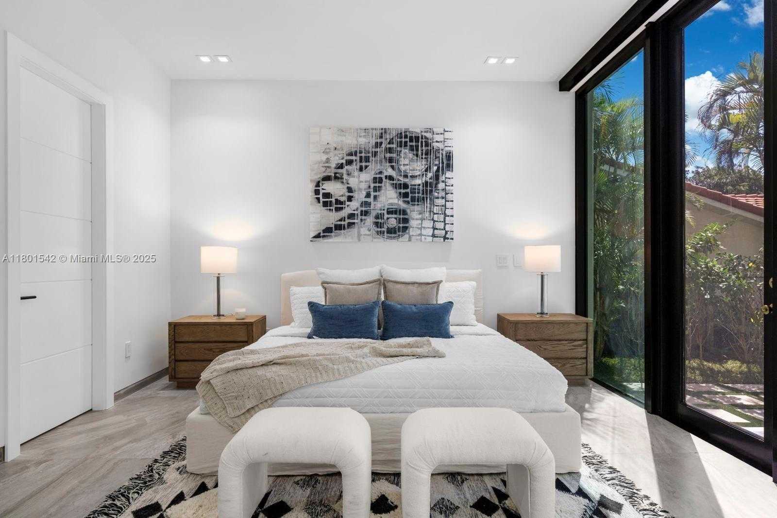 Small Image of 521 HOLIDAY DR, Hallandale Beach Number 24
