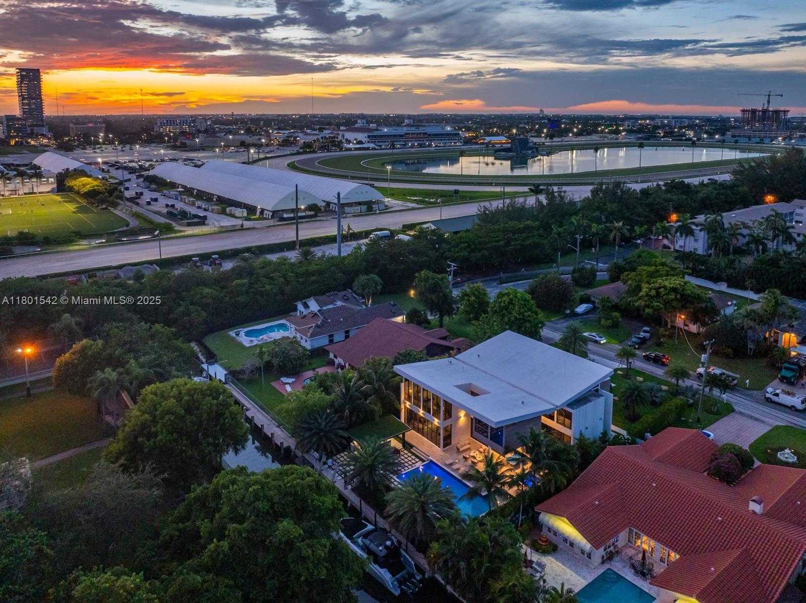 Small Image of 521 HOLIDAY DR, Hallandale Beach Number 41