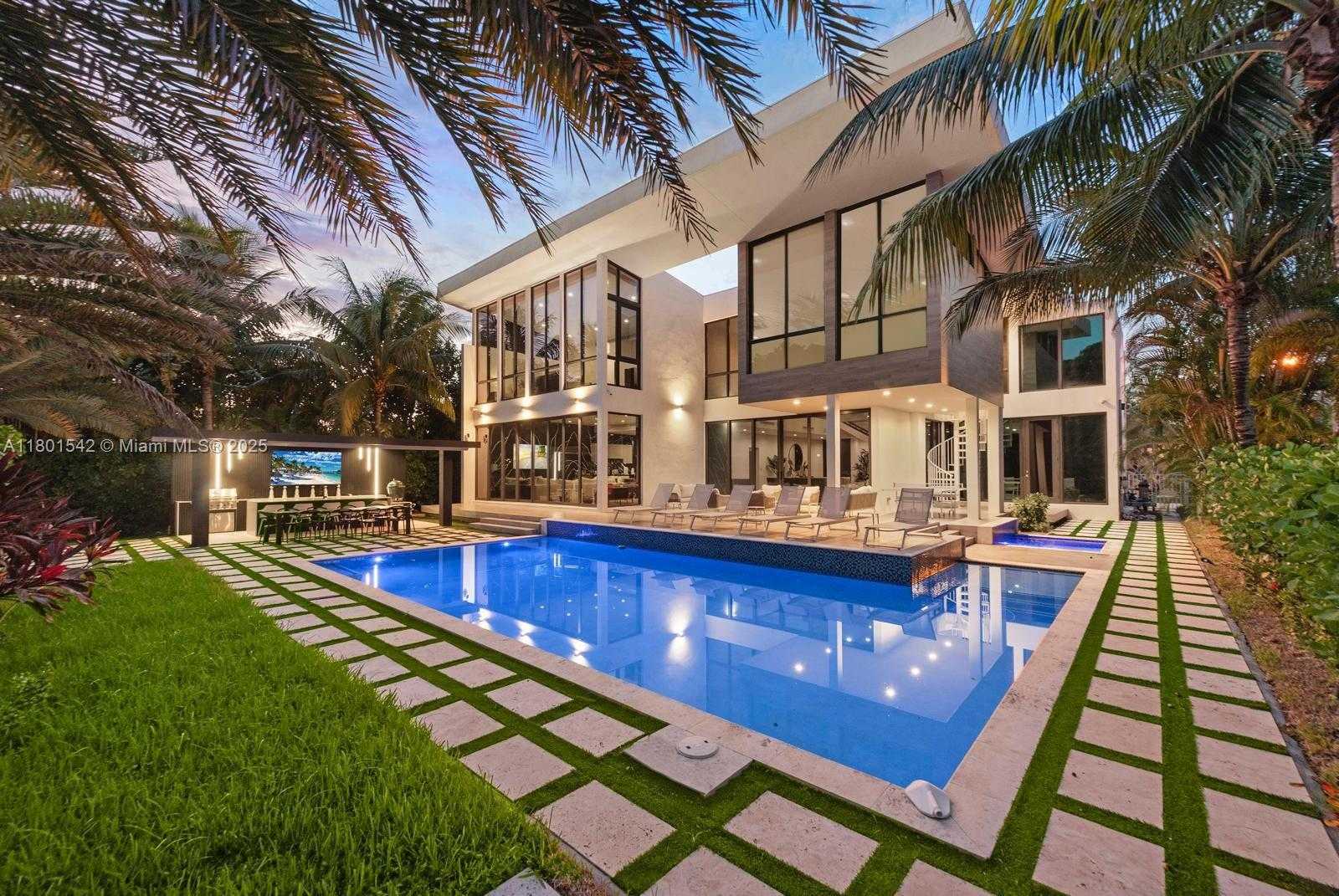Small Image of 521 HOLIDAY DR, Hallandale Beach Number 42