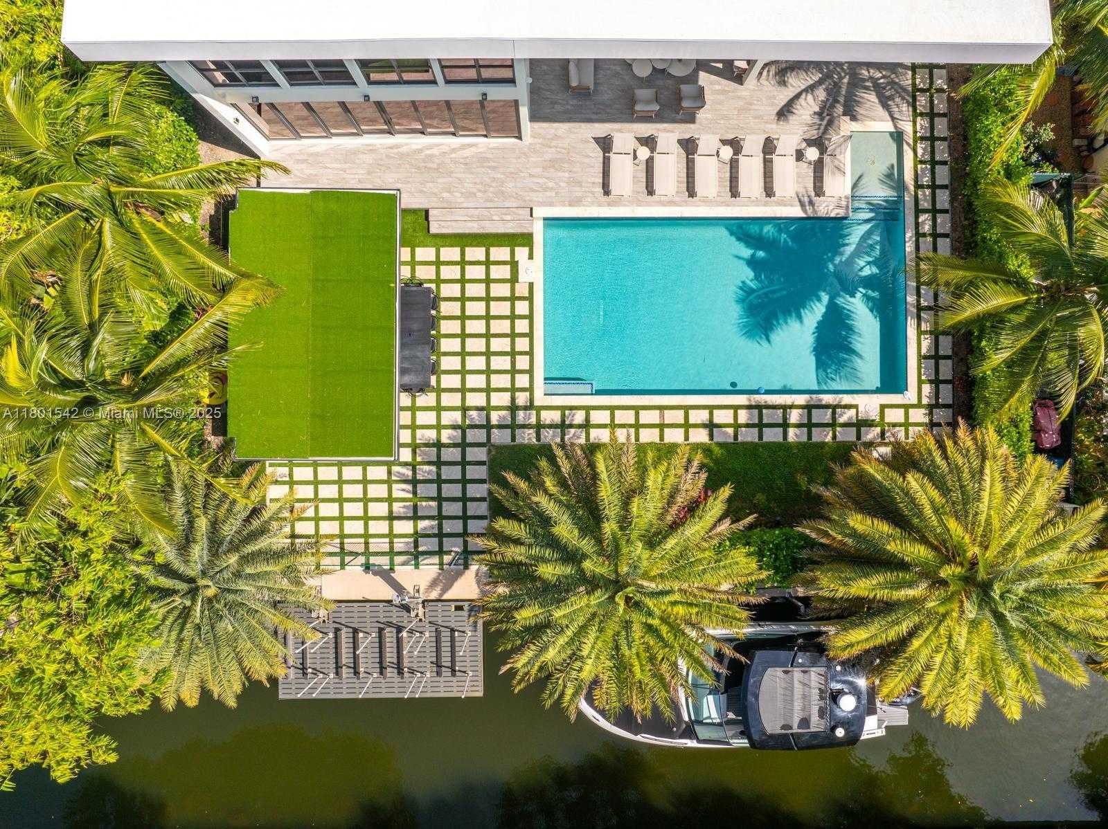 Small Image of 521 HOLIDAY DR, Hallandale Beach Number 44