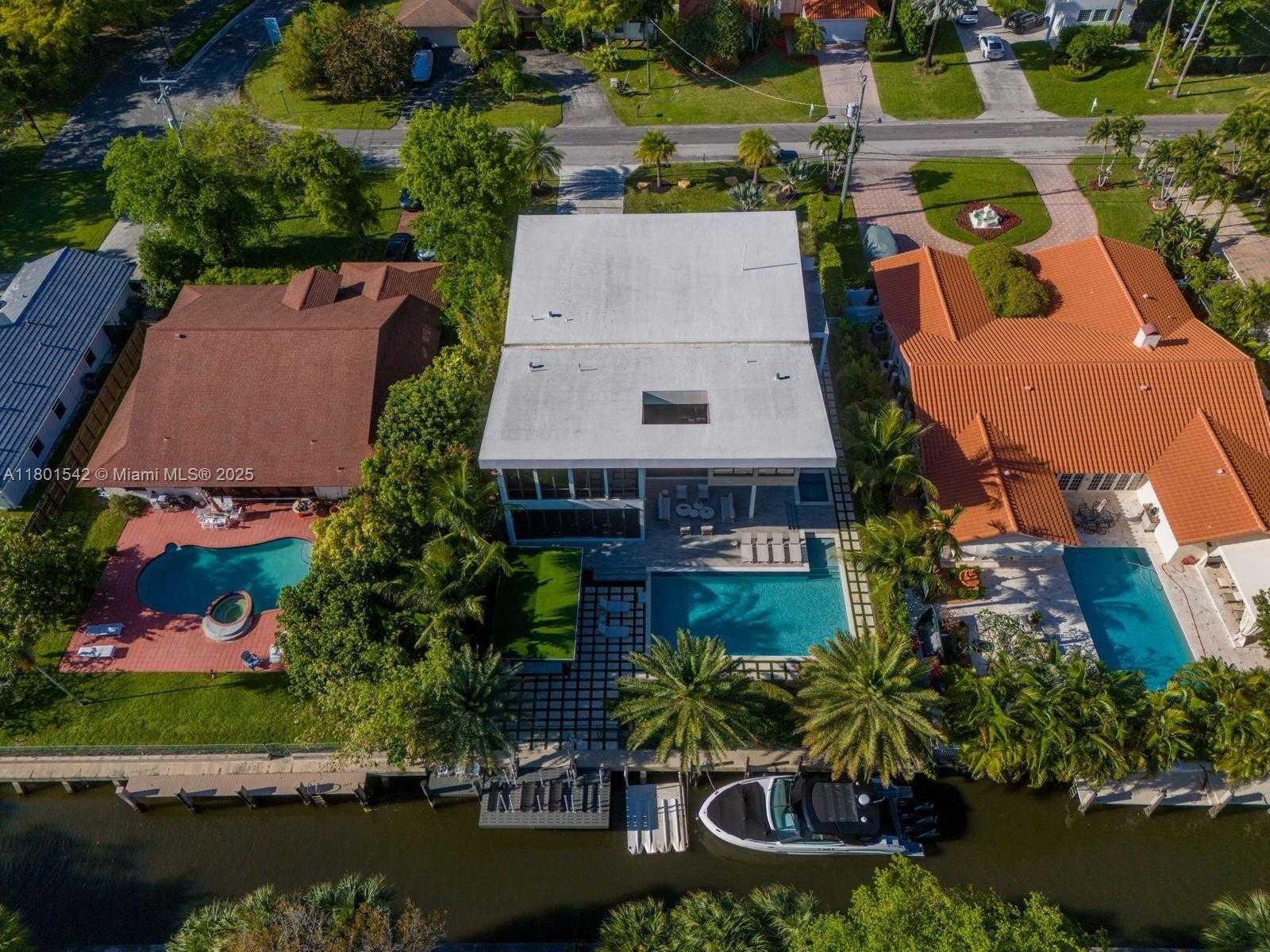 Small Image of 521 HOLIDAY DR, Hallandale Beach Number 45