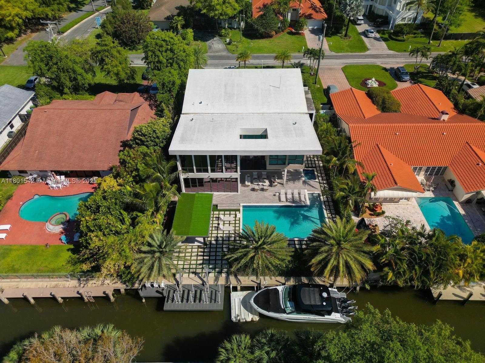Small Image of 521 HOLIDAY DR, Hallandale Beach Number 47