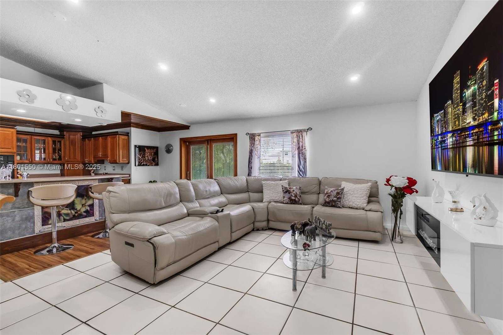 Small Image of 2590 SOUTH EAST 7TH PL, Homestead Number 10