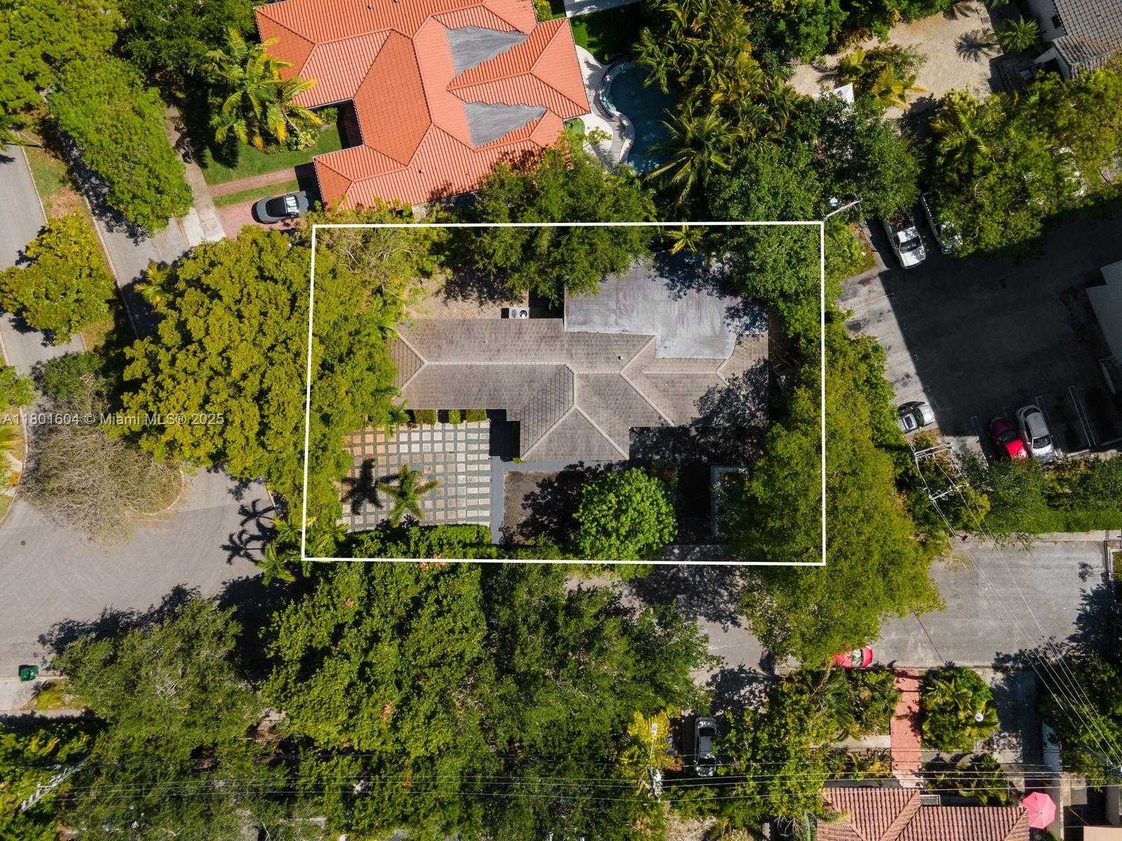 Small Image of 650 NORTH EAST 60TH ST, Miami Number 14