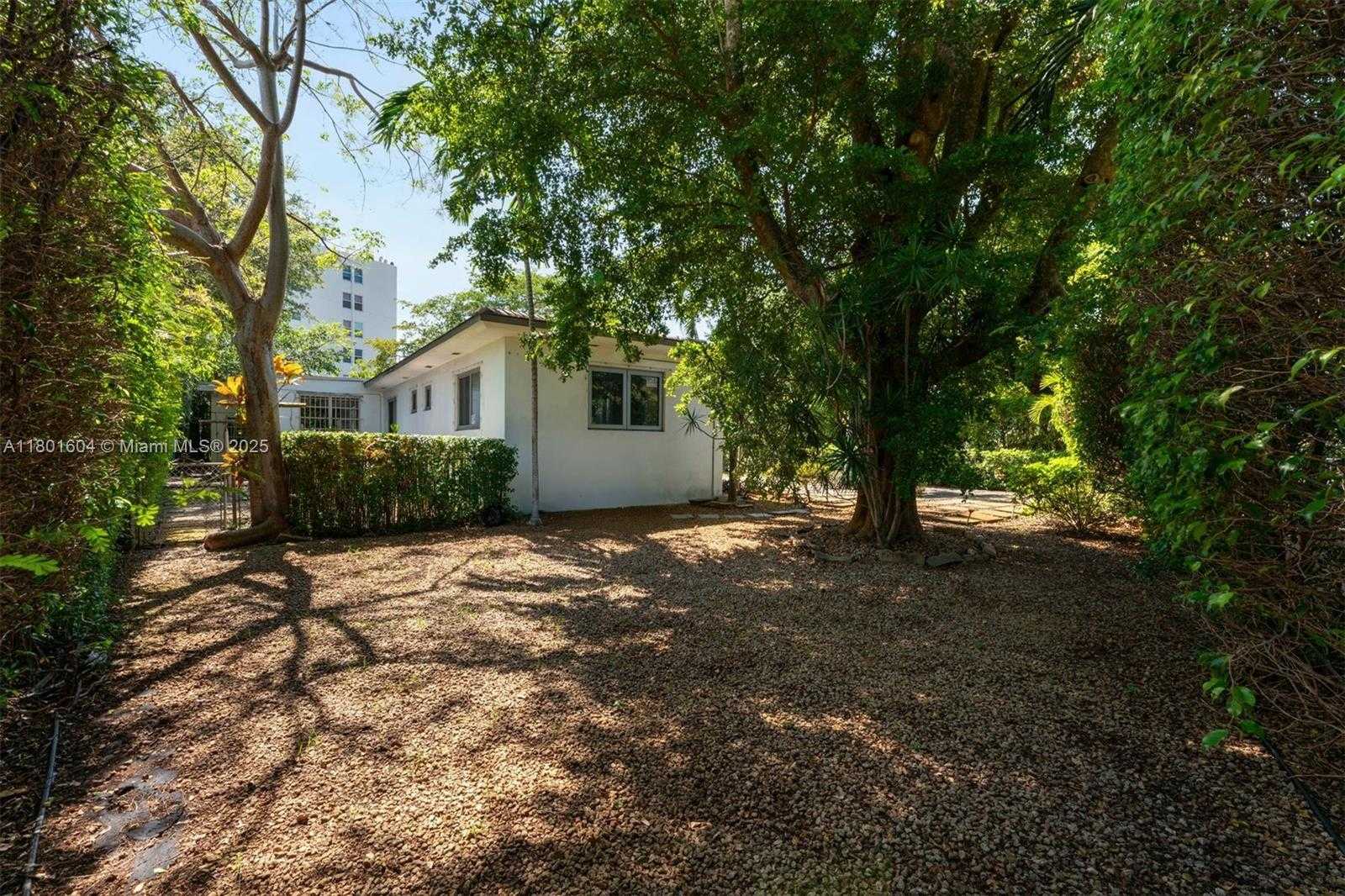 Small Image of 650 NORTH EAST 60TH ST, Miami Number 7