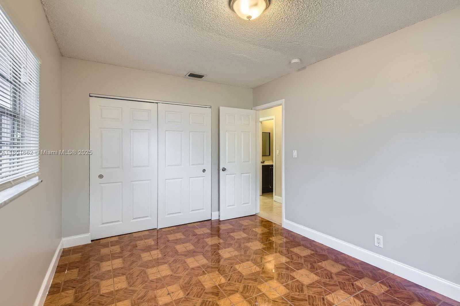 Small Image of 6714 BOULEVARD OF CHAMPIONS, North Lauderdale Number 16