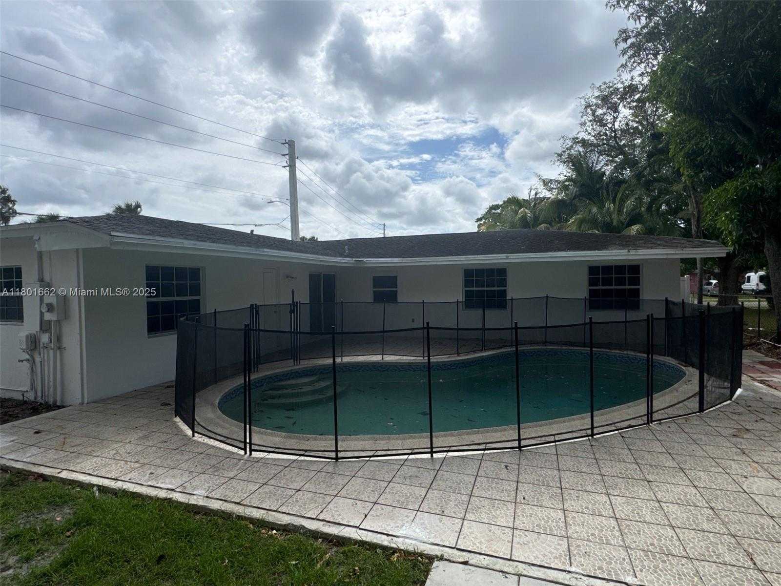 Small Image of 6714 BOULEVARD OF CHAMPIONS, North Lauderdale Number 2