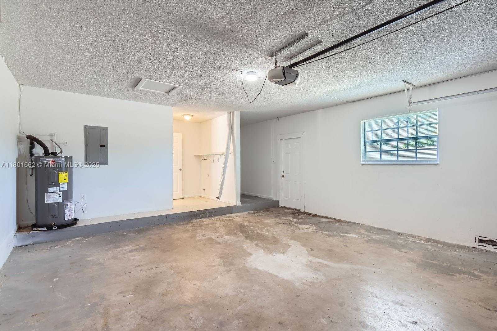 Small Image of 6714 BOULEVARD OF CHAMPIONS, North Lauderdale Number 22