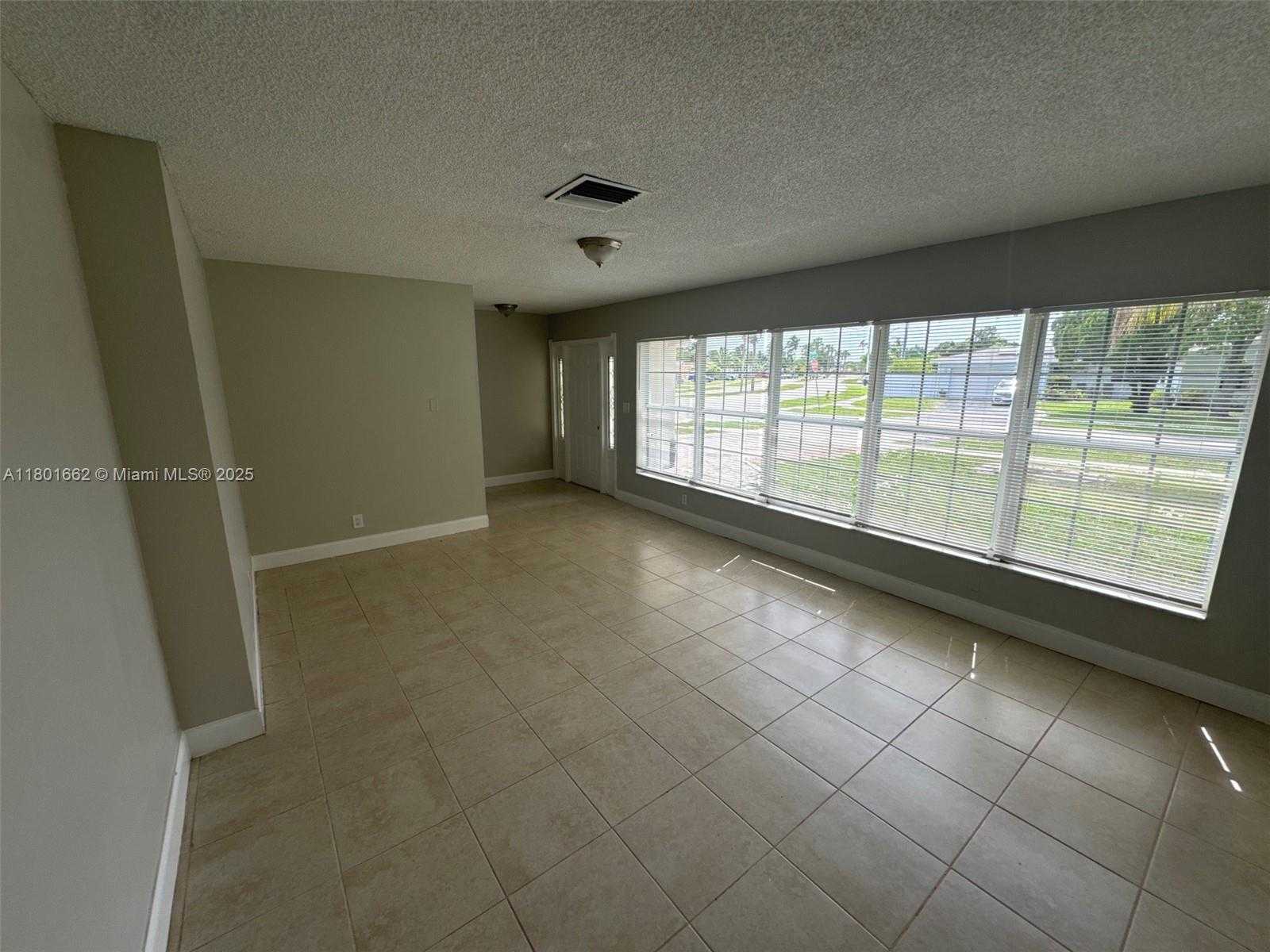 Small Image of 6714 BOULEVARD OF CHAMPIONS, North Lauderdale Number 4