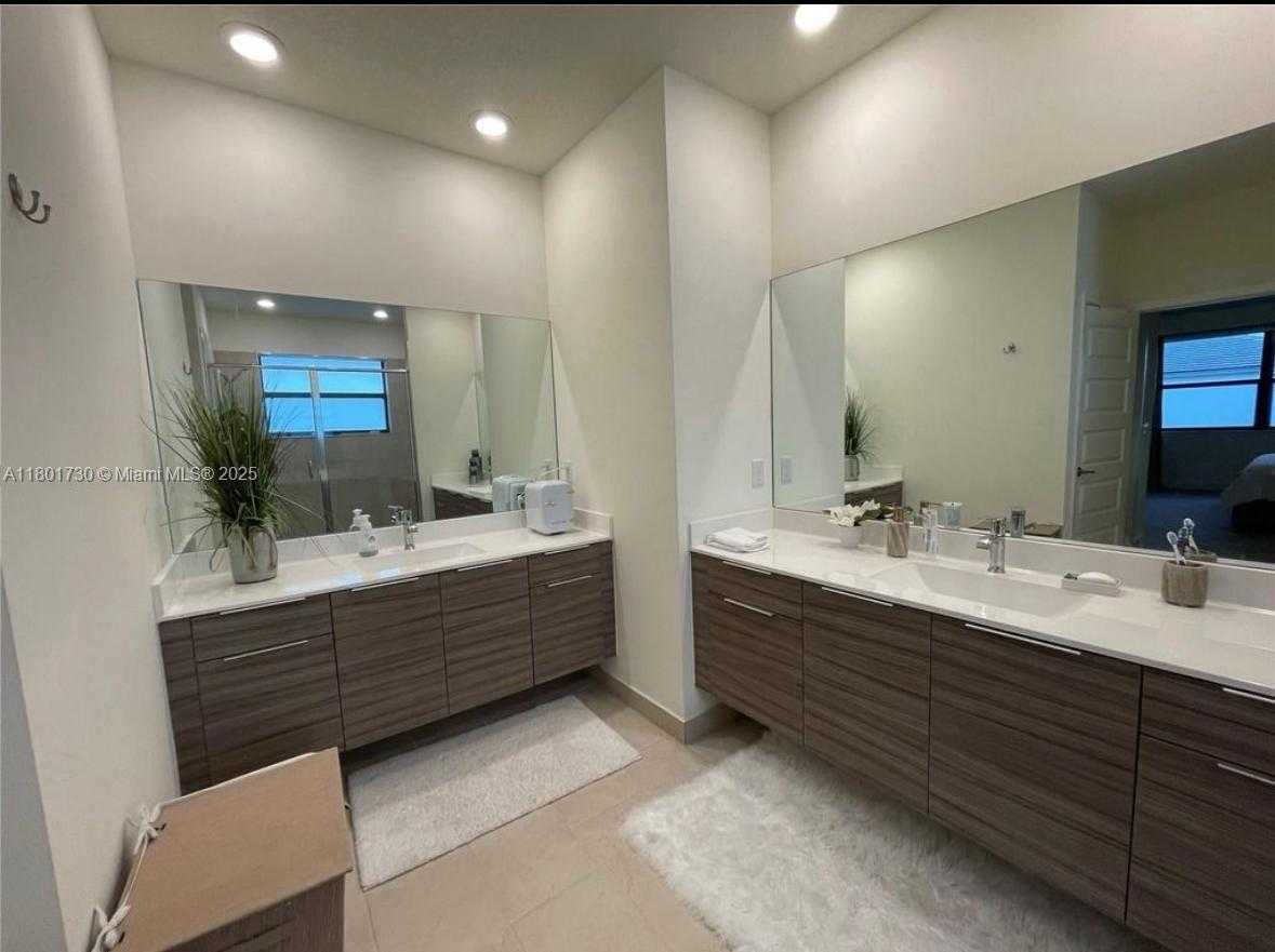Small Image of 8824 NORTH WEST 161ST TER, Miami Lakes Number 11